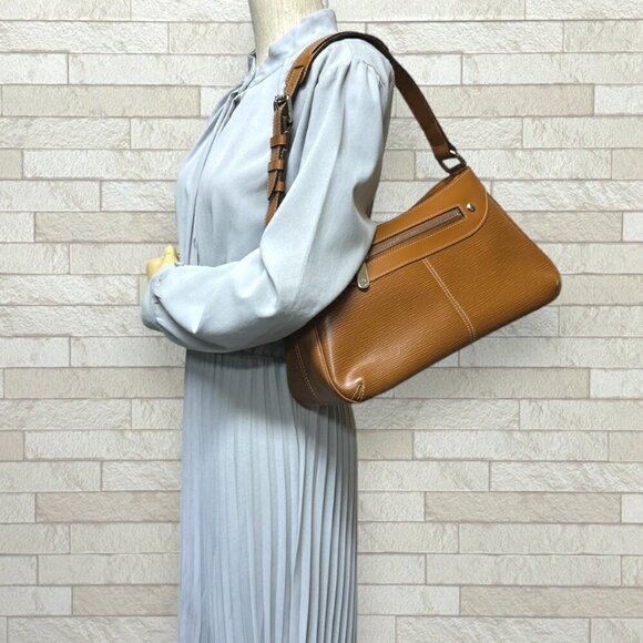 LOUIS VUITTON Brown Leather Shoulder Bag - Picture 2 of 12